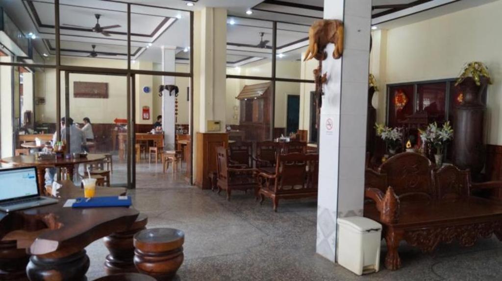 Lankham Hotel Pakse Exterior foto