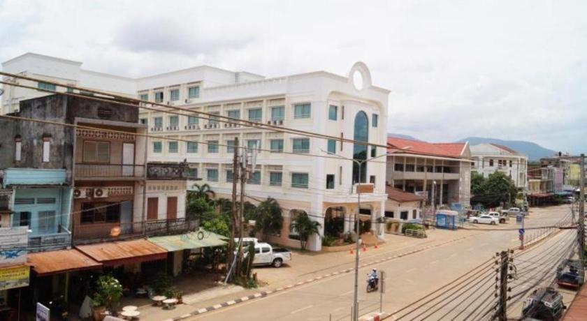 Lankham Hotel Pakse Exterior foto